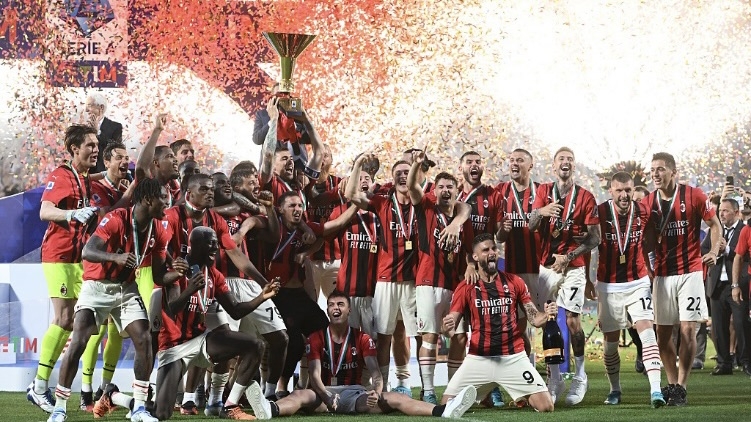 “Milan”: yenə İbrahimoviç, effektli komanda işi və 19-cu çempionluq!