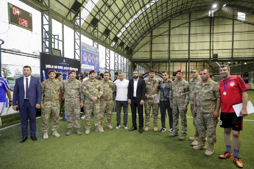 Qurban Qurbanov nazirlə birgə qazilərin oyununu izlədi