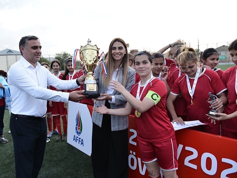 Kəmalə İbadullayeva: “İndi valideynlər özləri qızlarını futbola yazdırırlar”