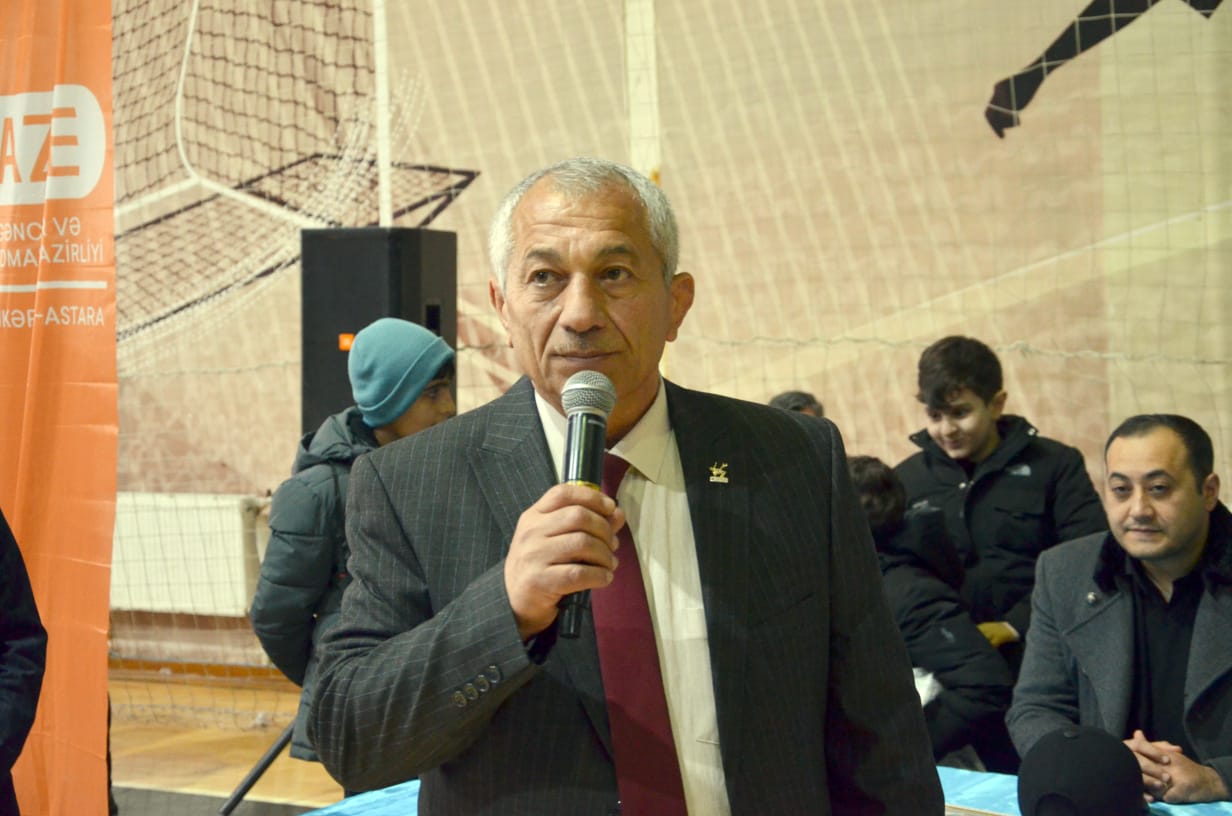 “Respublika sarayında ümummilli liderimiz Heydər Əliyevə raport verdim”