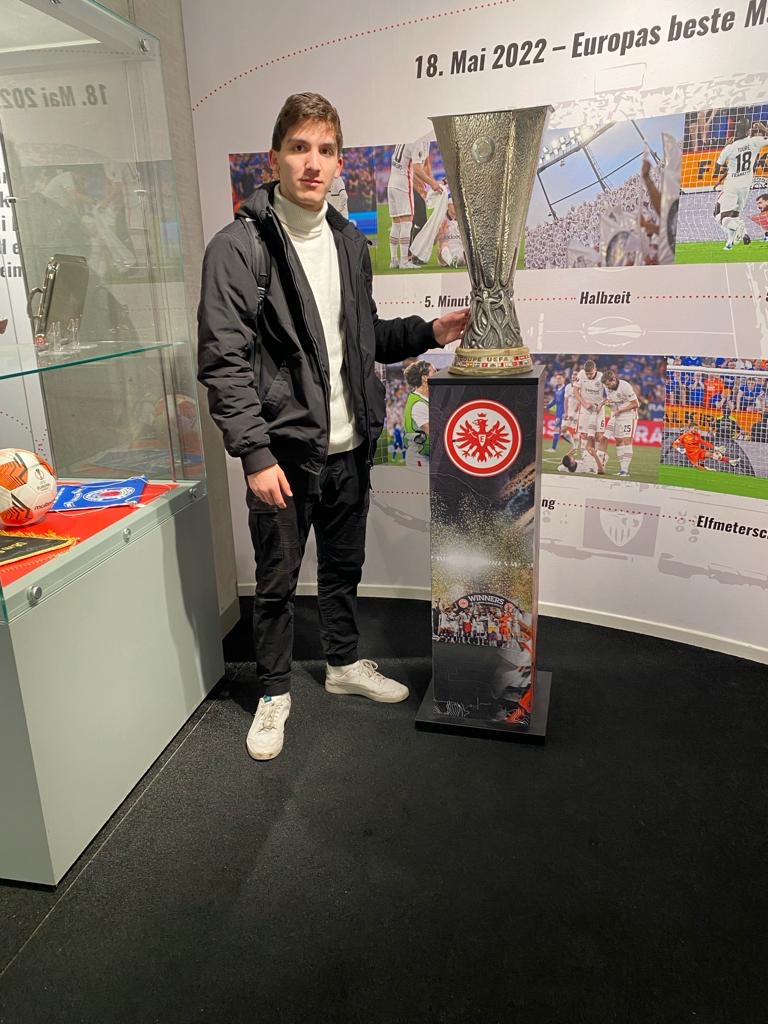 Almaniyadakı həmyerlimizin atası: “Oğlumun son 6 oyunda vurduğu qollar komandasını çempionluğa daşıdı”