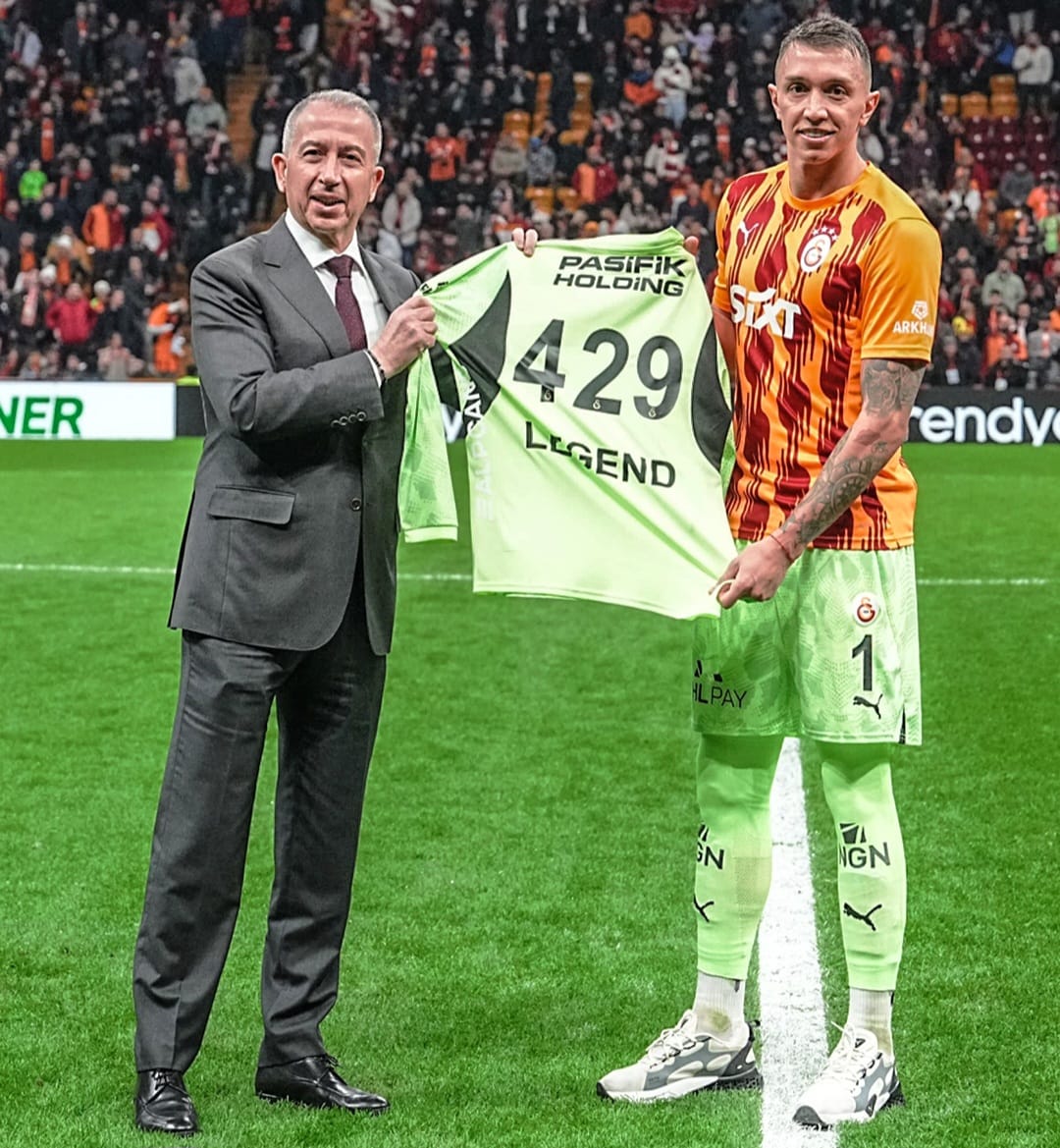 Muslera rekord matçında qol buraxmadı - FOTO