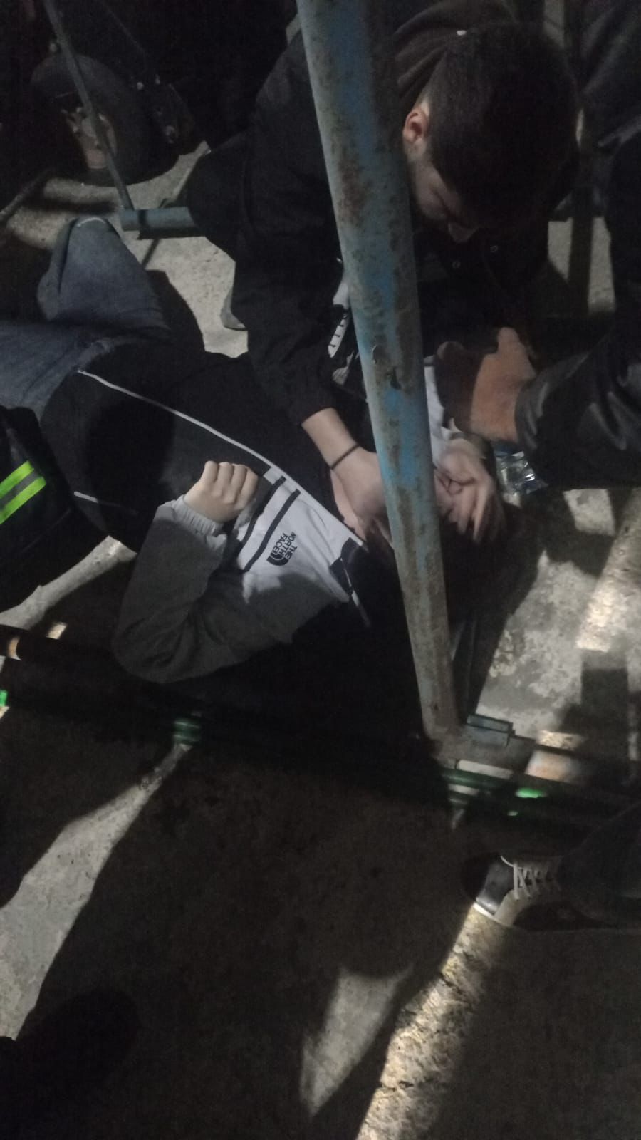 Polis azarkeşə gözyaşardıcı qaz sıxdı, “Neftçi”li yeniyetmə döyüldü – Zirədə nələr gördüm, nələr!