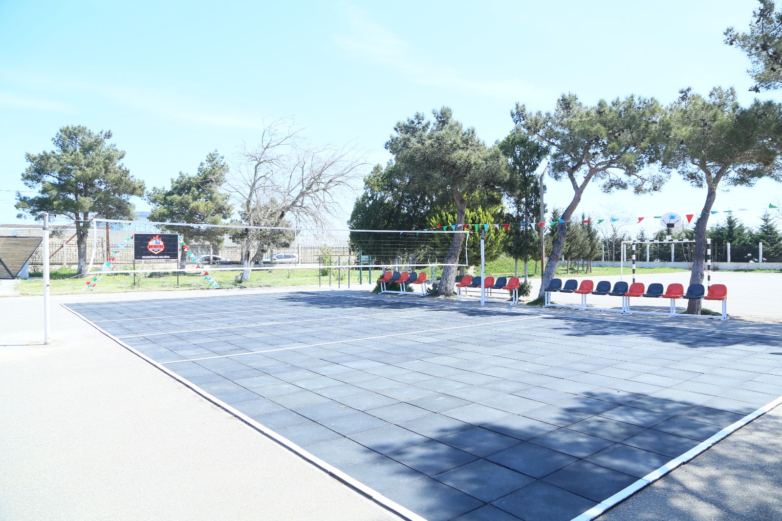 “DH Volley” voleybol meydançası inşa etdi