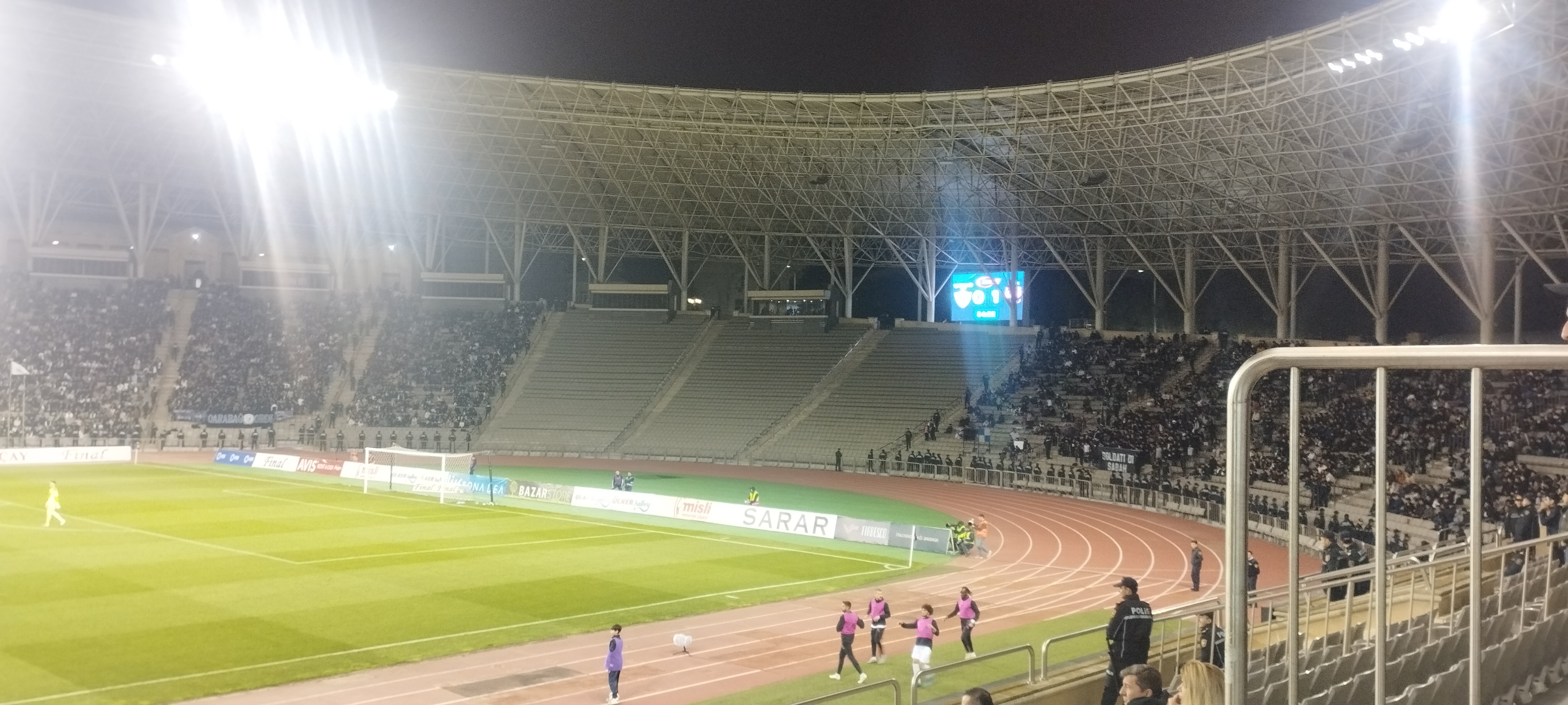 "Tofiq Bəhramov"da 11 boş sektor: tribunalarda cəmi 17830 tamaşaçı var... - FOTOLAR